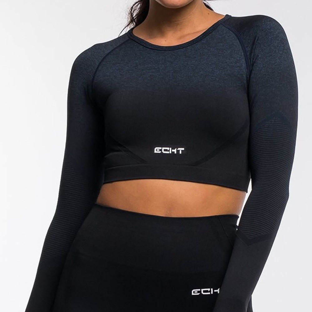 ECHT Arise Cropped Long Sleeve silhouette